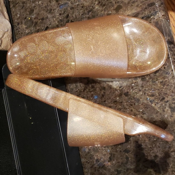 New 10 Coach Dark Gold Ulyssa Rubber Slide Sandals! - Picture 10 of 10